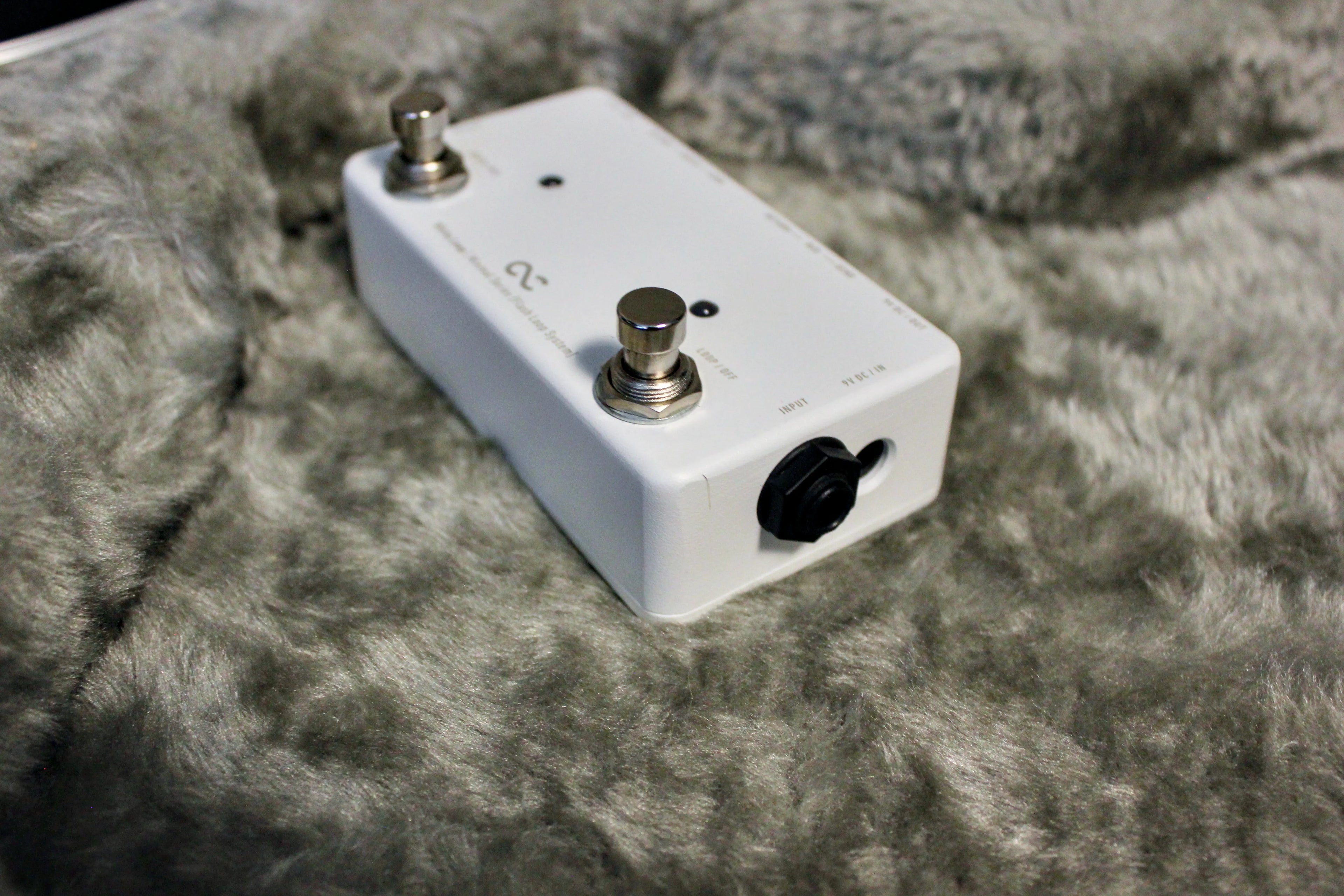 One Control White Loop Minimal Series